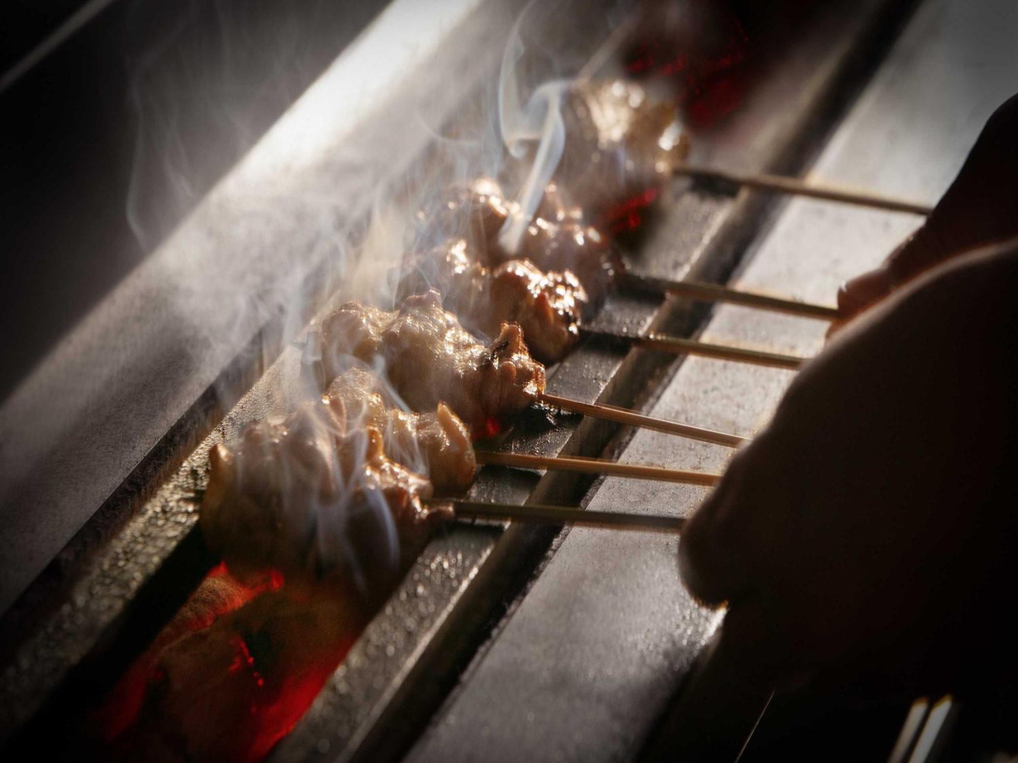 Nagoya Kanko Hotel Exterior foto Yakitori being grilled
