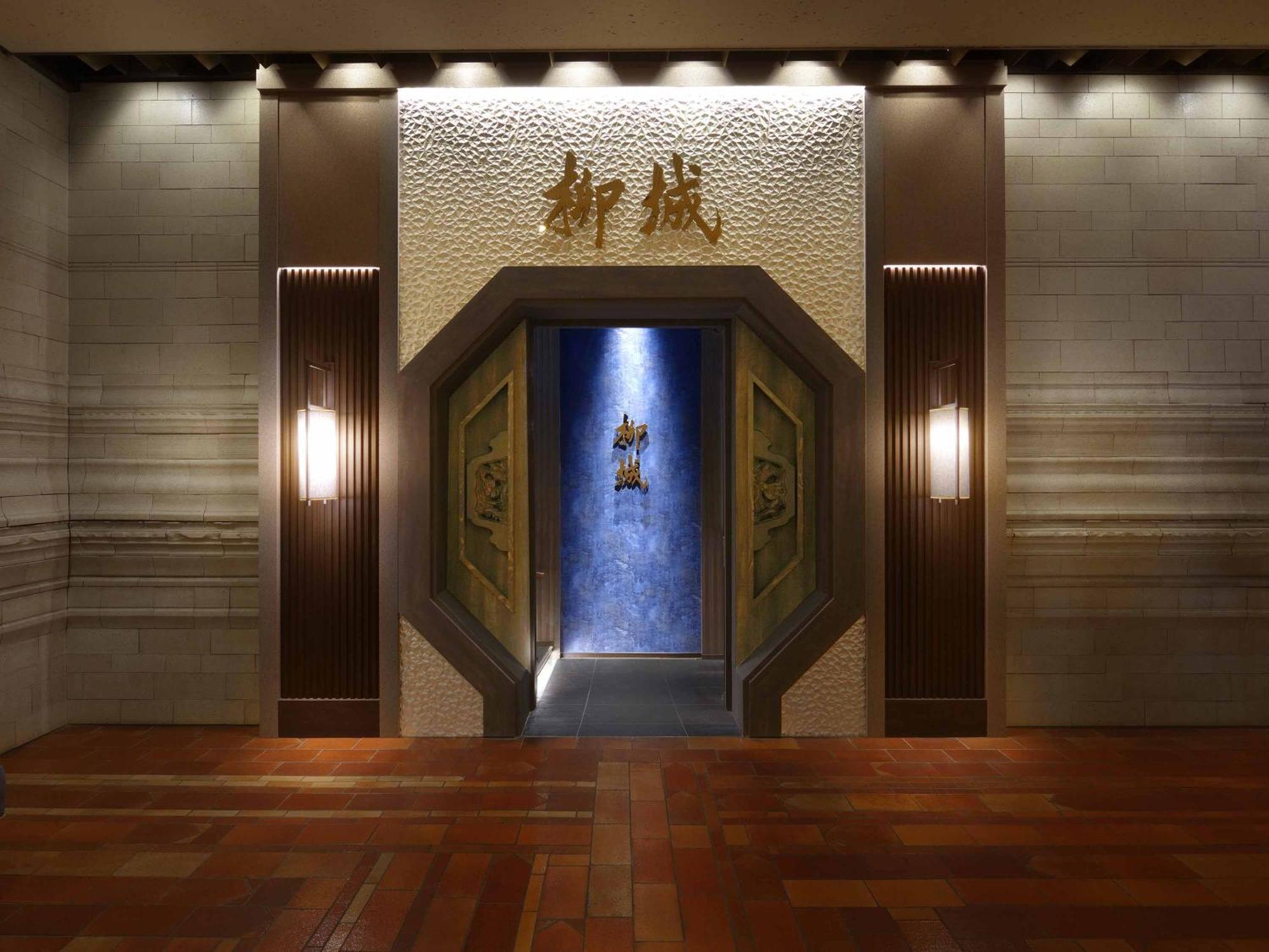 Nagoya Kanko Hotel Exterior foto Entrance to the temple