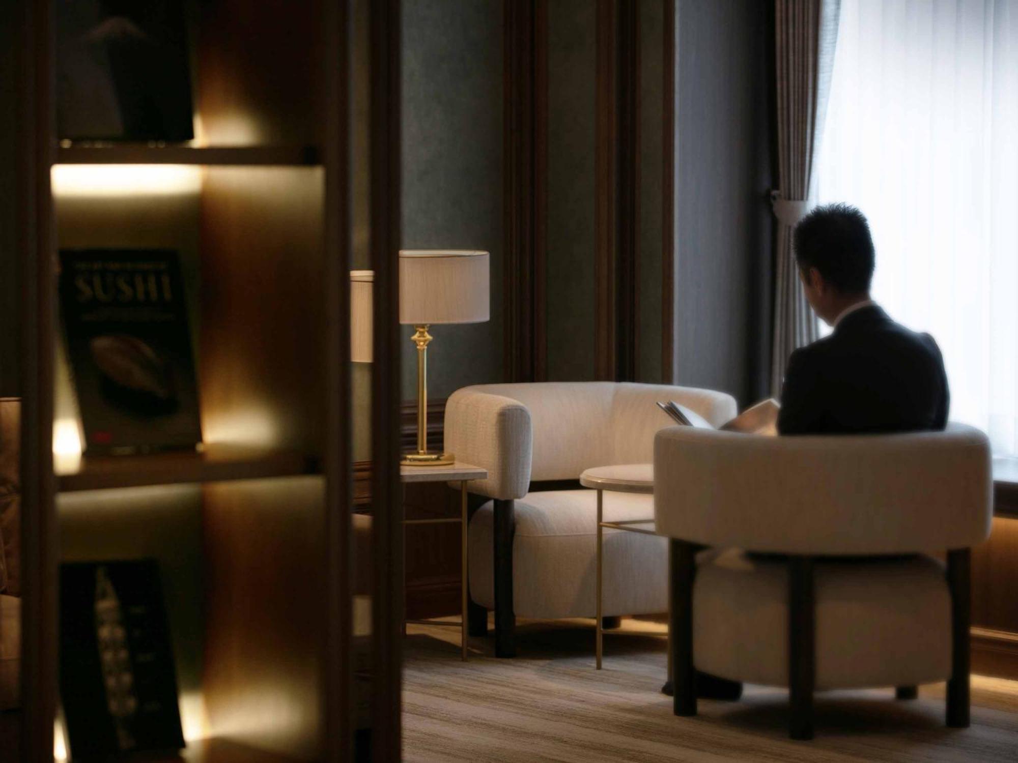 Nagoya Kanko Hotel Exterior foto A butler at work